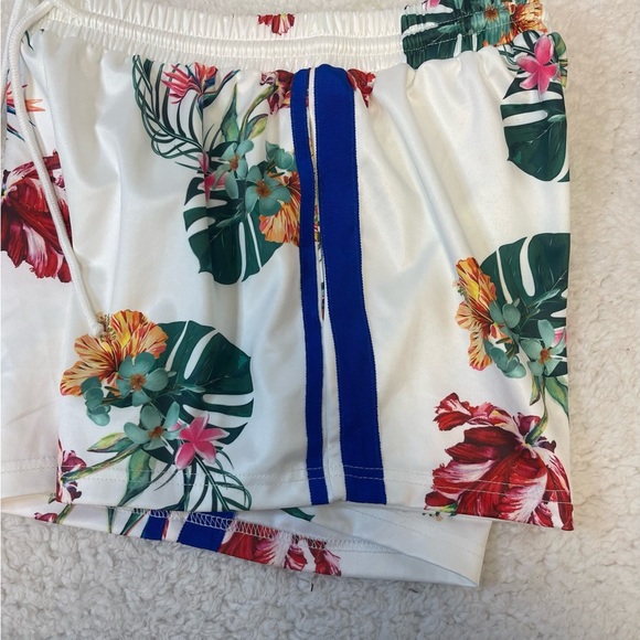 Fashion Nova Tropical Shorts - Picture 4 of 7